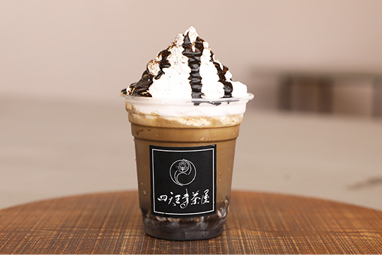 わらび餅ドリンク（濃いほうじ茶）